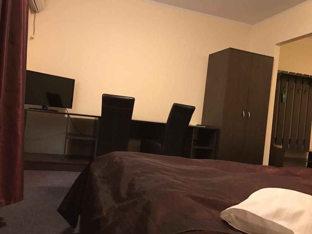 Hotel Cardinal サトゥ・マーレ エクステリア 写真
