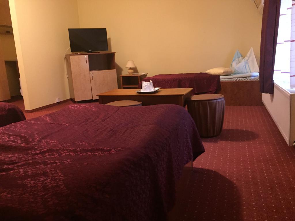Hotel Cardinal サトゥ・マーレ エクステリア 写真